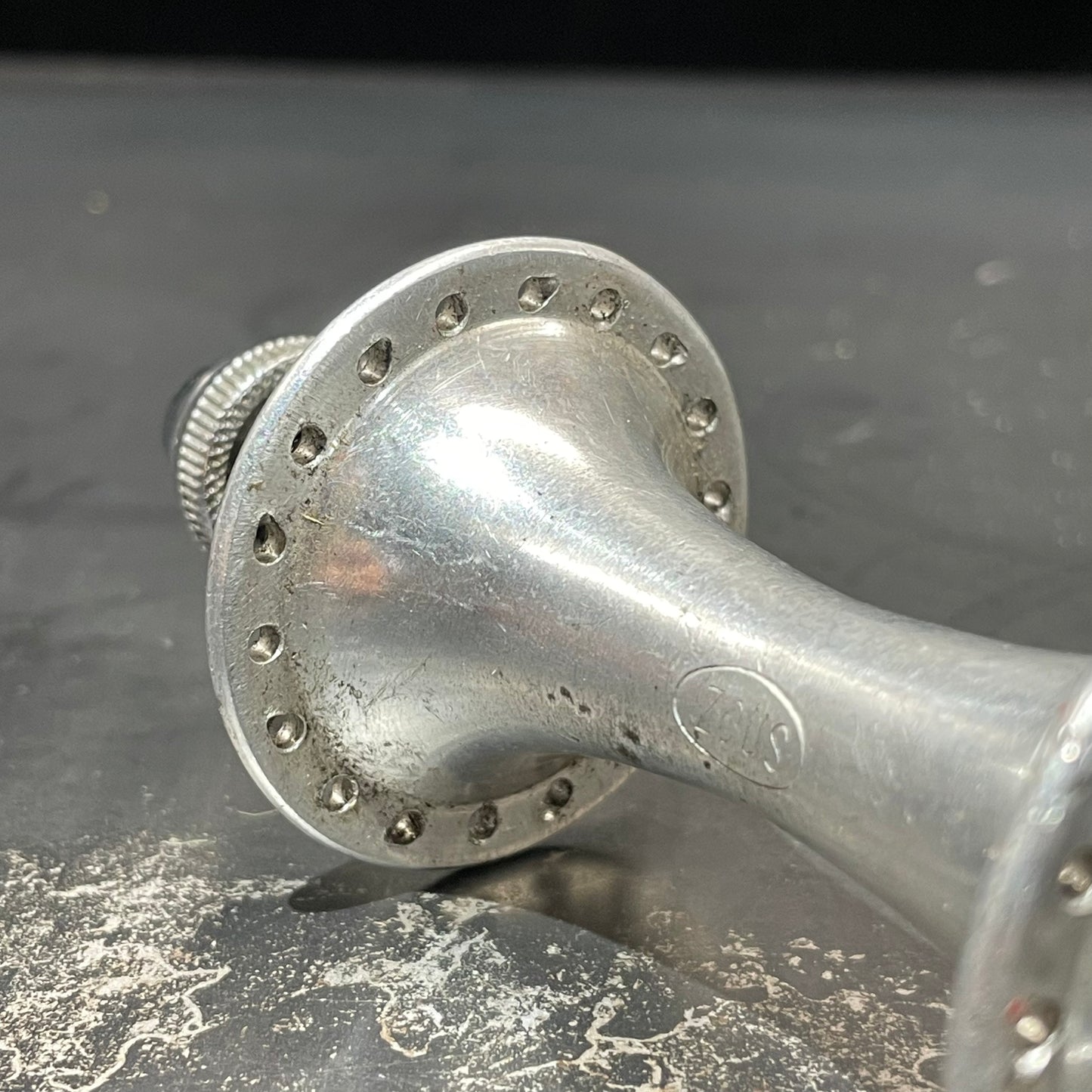 Zeus Front Hub